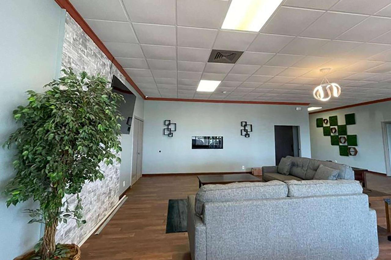 Days Inn & Suites By Wyndham Springfield Oh Buitenkant foto