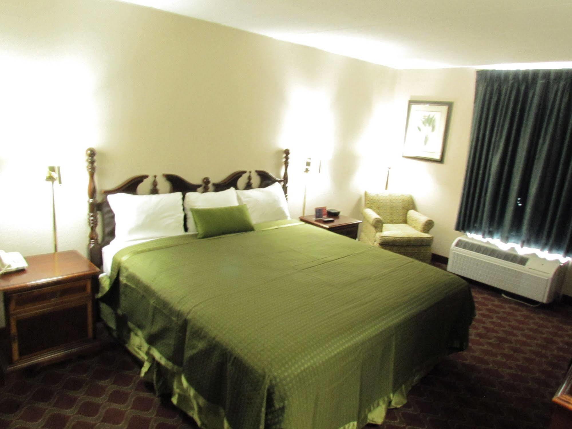 Days Inn & Suites By Wyndham Springfield Oh Buitenkant foto