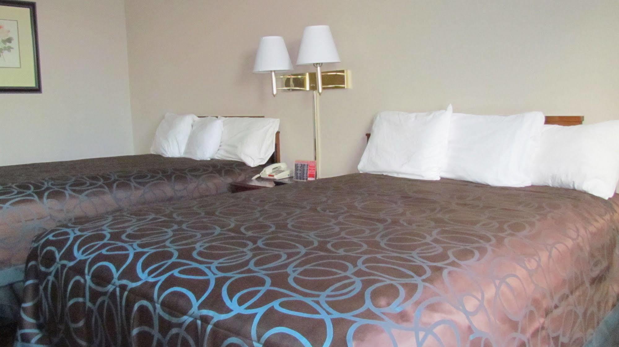 Days Inn & Suites By Wyndham Springfield Oh Buitenkant foto