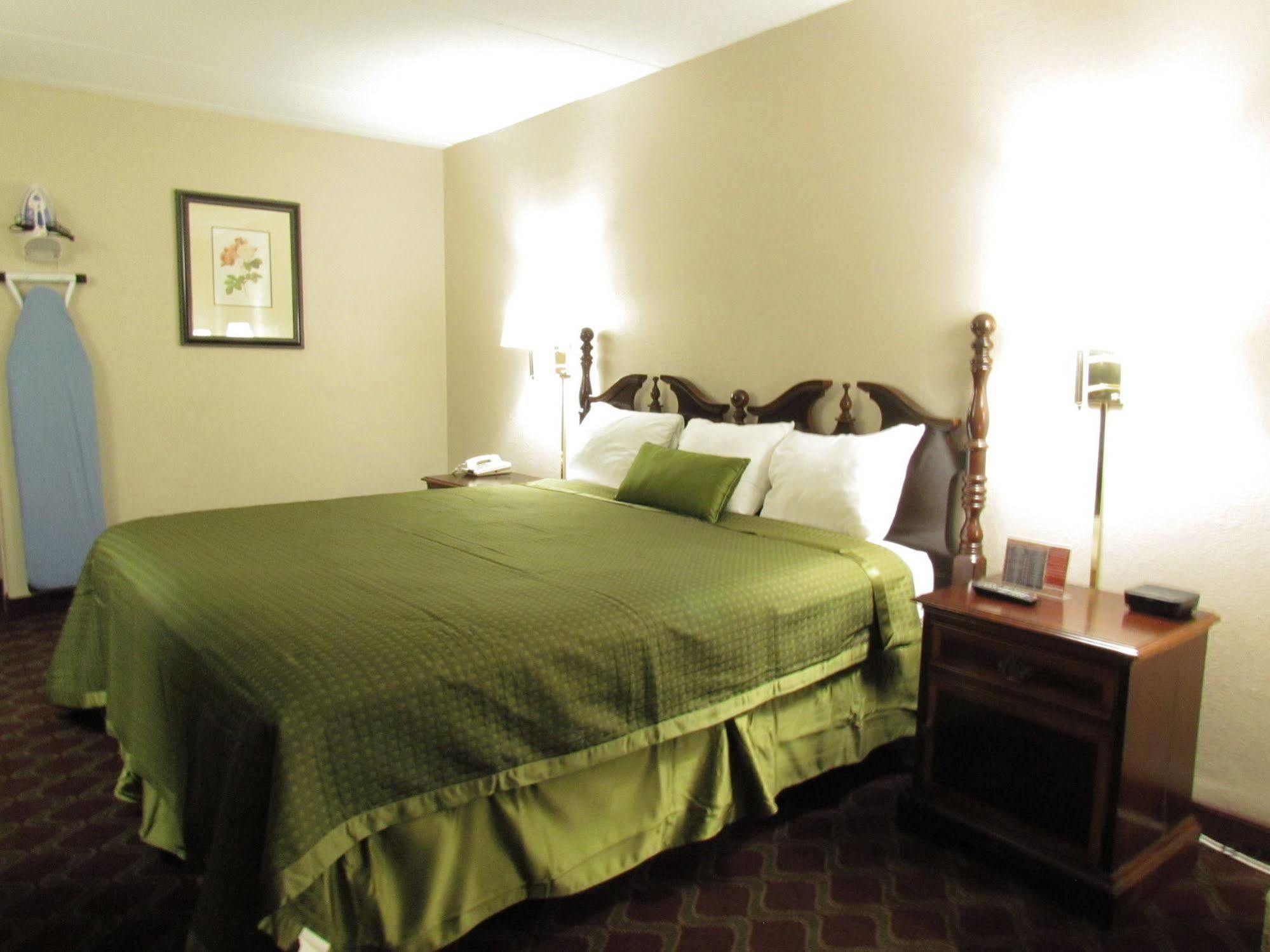 Days Inn & Suites By Wyndham Springfield Oh Buitenkant foto